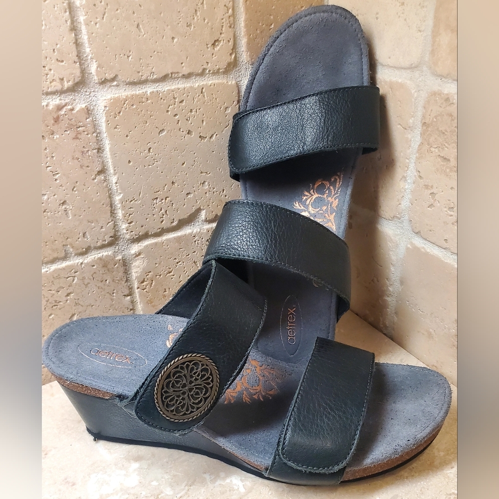 Aetrex Womens Black Leather 2.75" Heel Wedge Sandals Size 9-9.5 Adjustable Strap
